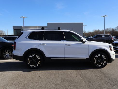 Used 2024 Kia Telluride S w/ S Sunroof Package image 9