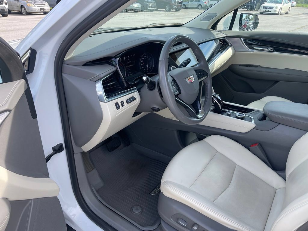 Used 2024 Cadillac XT6 Premium Luxury w/ Technology Package AWD/4WD image 13