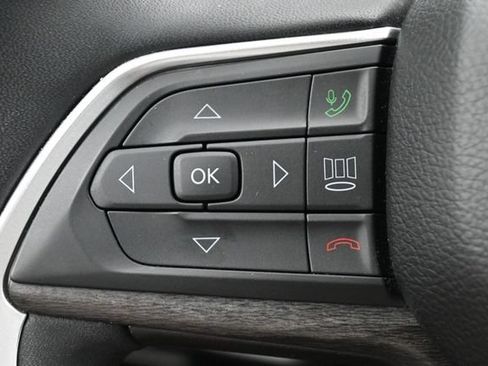 Used 2025 Jeep Grand Cherokee Limited w/ Black Appearance Package AWD/4WD image 8