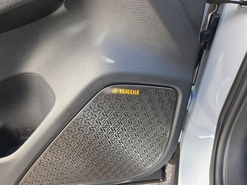 New 2025 Mitsubishi Outlander SE image 21