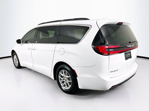 Used 2022 Chrysler Pacifica Touring-L image 5