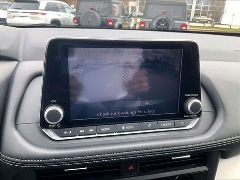 Used 2024 Nissan Rogue SV image 19