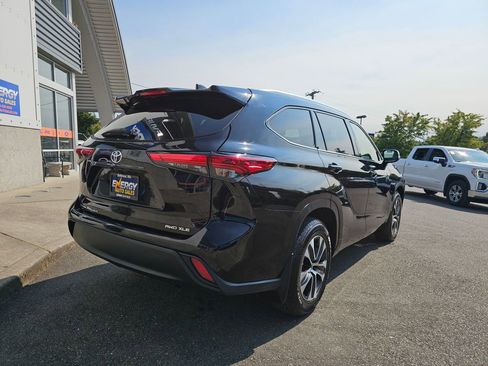 Used 2021 Toyota Highlander XLE image 8