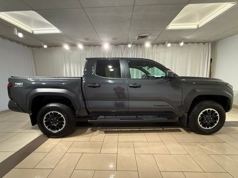 Certified 2025 Toyota Tacoma TRD Off-Road AWD/4WD image 6