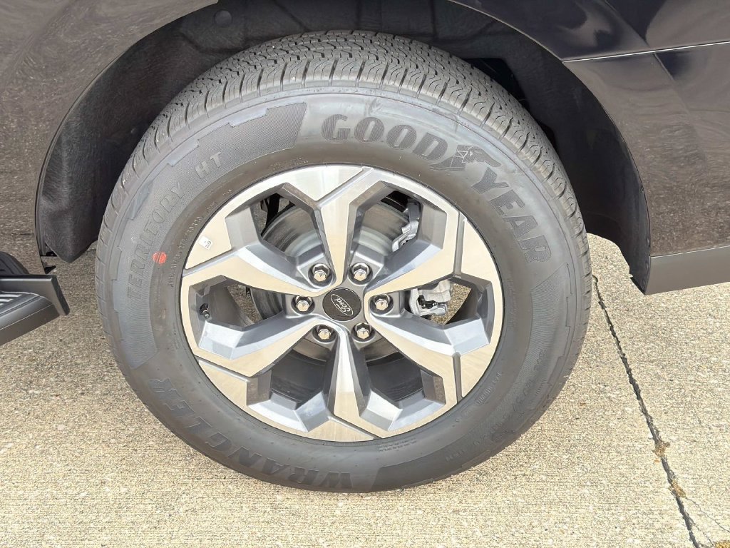 New 2027 Ford Expedition Active RWD image 3