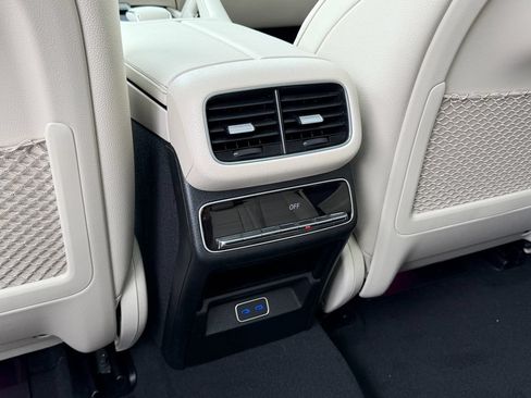 Used 2025 Mercedes-Benz GLS 450 4MATIC image 36