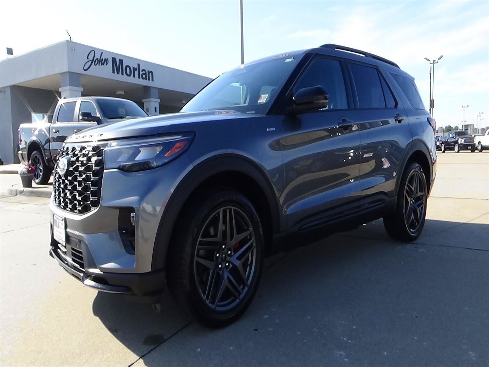 Used 2025 Ford Explorer ST-Line w/ ST-Line Street Pack AWD/4WD image 2