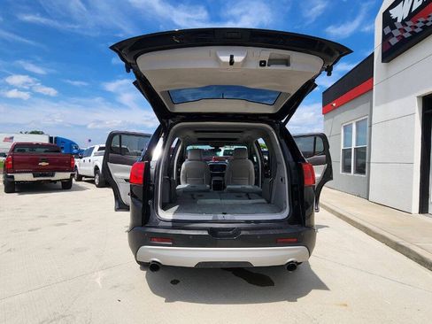 Used 2017 GMC Acadia SLT FWD image 24
