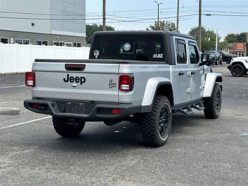 Used 2022 Jeep Gladiator Willys image 4