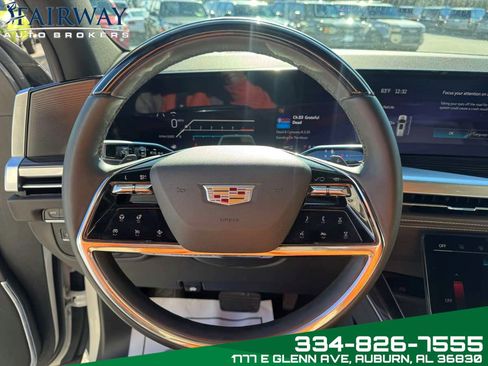 Used 2025 Cadillac Escalade Premium Luxury image 18