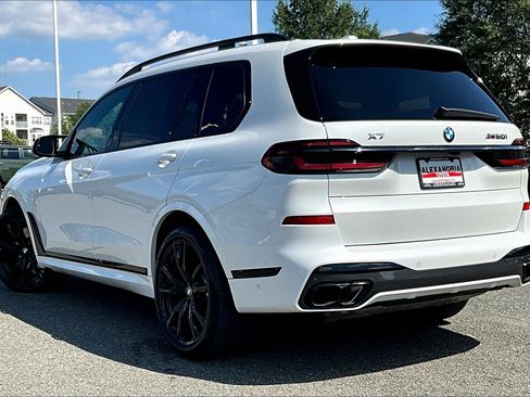 Used 2025 BMW X7 M60i image 10