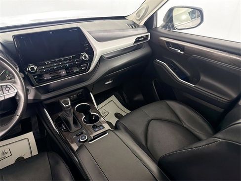 Used 2022 Toyota Highlander Platinum image 23