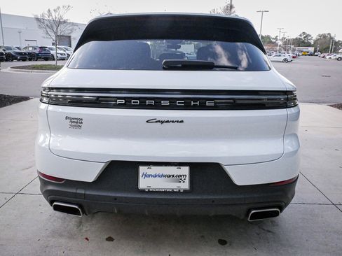 Used 2024 Porsche Cayenne image 9