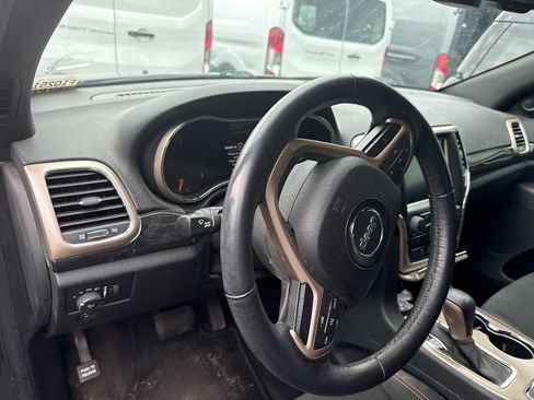 Used 2016 Jeep Grand Cherokee Laredo 75th Anniversary AWD/4WD image 10