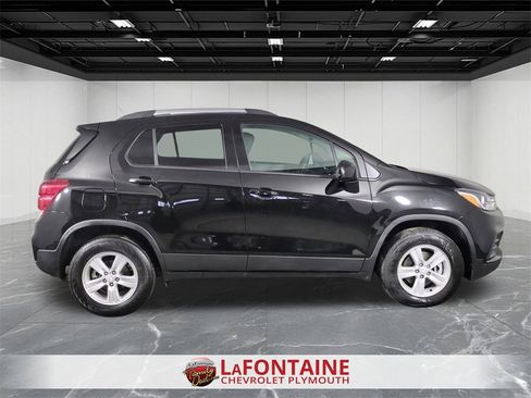 Certified 2022 Chevrolet Trax LT w/ LT Convenience Package image 9