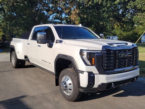 Used 2024 GMC Sierra 3500 Denali Ultimate AWD/4WD image 1