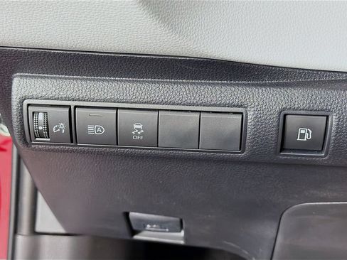 Used 2025 Toyota Corolla SE FWD image 14