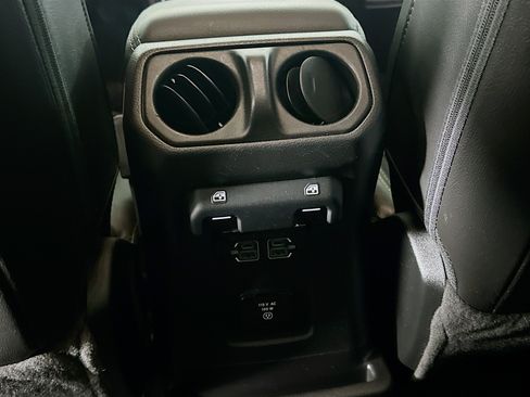 Used 2023 Jeep Wrangler Unlimited Sahara AWD/4WD image 27