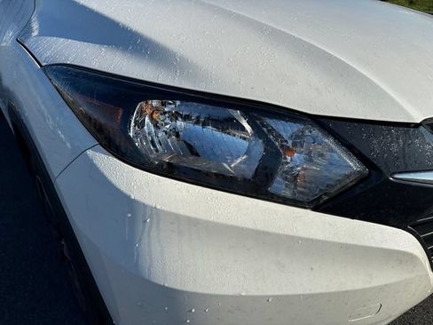 Used 2018 Honda HR-V EX image 12