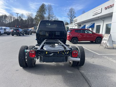 Used 2025 RAM 5500 4x4 Regular Cab image 2