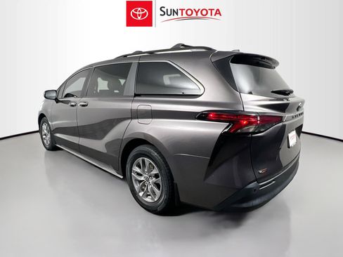 Used 2022 Toyota Sienna XLE w/ XLE Plus Package FWD image 6