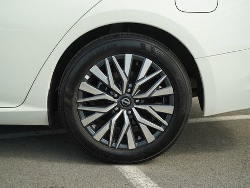 Used 2025 Nissan Altima 2.5 SV image 39