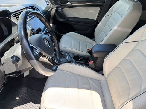Used 2018 Volkswagen Tiguan SEL Premium w/ R-Line Package image 5