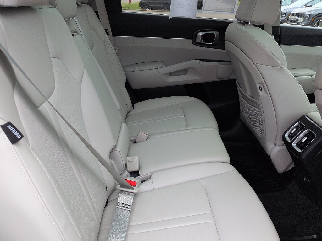 Used 2026 Kia Sorento S w/ S Panoramic Sunroof Package FWD image 8
