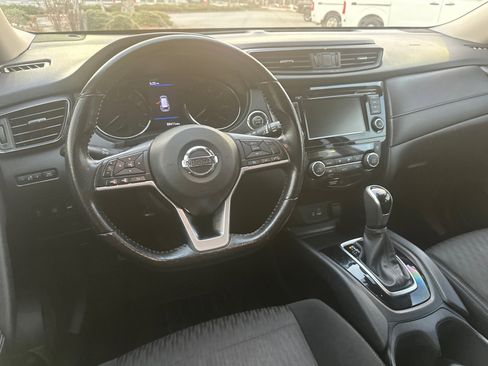 Used 2020 Nissan Rogue SV image 23