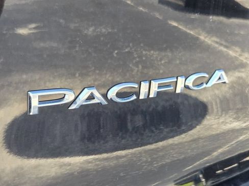 Used 2025 Chrysler Pacifica Select AWD/4WD image 15