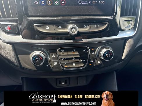Used 2023 Chevrolet Traverse LT AWD/4WD image 23