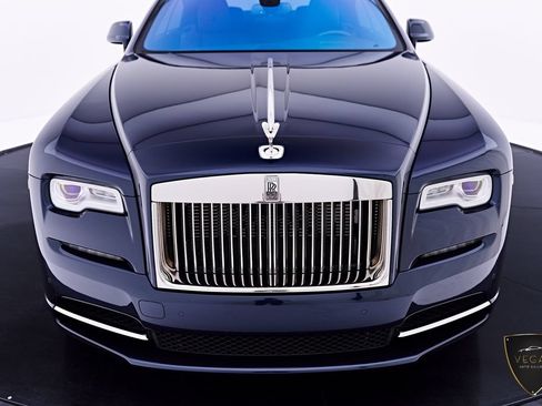 Used 2017 Rolls-Royce Wraith RWD image 21