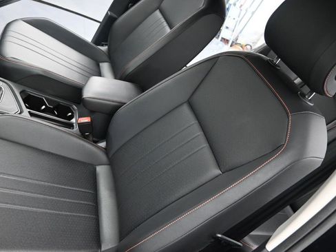 Used 2024 Volkswagen Tiguan SE FWD image 9