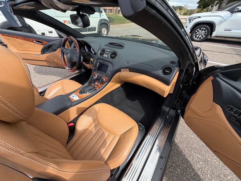 Used 2012 Mercedes-Benz SL 550 image 25