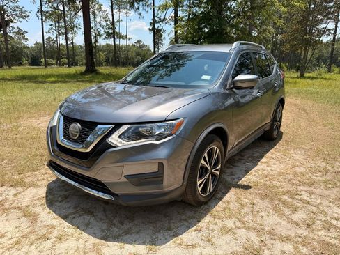 Used 2020 Nissan Rogue SV w/ Premium Package FWD image 1