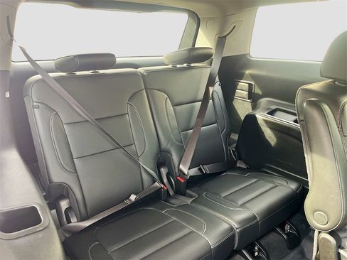 Used 2023 GMC Acadia SLT w/ Elevation Edition image 28