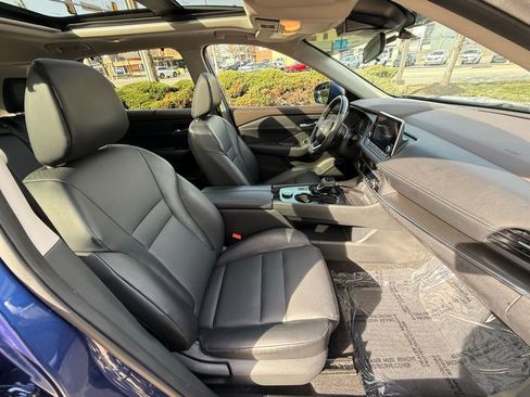 Used 2023 Nissan Rogue SV w/ SV Premium B Package image 43