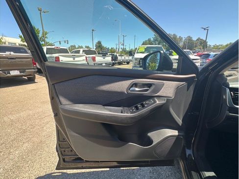 Used 2022 Nissan Rogue SV AWD/4WD image 15