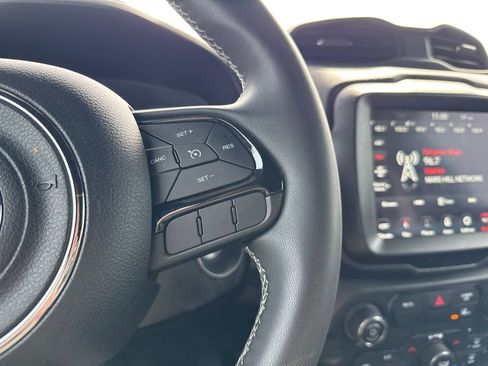 Used 2021 Jeep Renegade Latitude FWD image 12