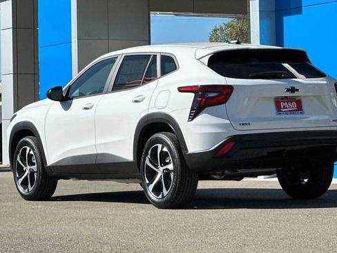 New 2026 Chevrolet Trax RS w/ Sunroof Package FWD image 7
