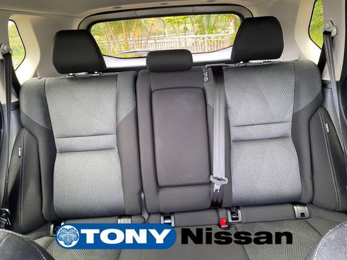 Used 2025 Nissan Rogue SV FWD image 18