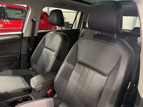 Used 2023 Volkswagen Tiguan SE image 9