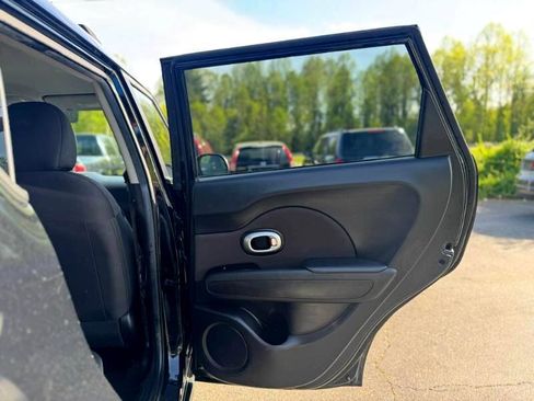 Used 2016 Kia Soul Base 6A image 15