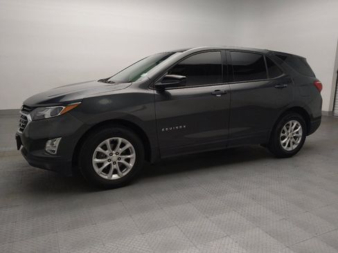 Used 2019 Chevrolet Equinox LS FWD image 2