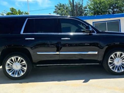 Used 2016 Cadillac Escalade Platinum image 7