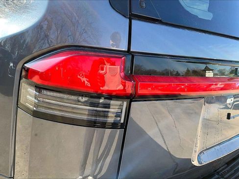 Used 2024 Lexus GX 550 w/ Accessory Package (Z1) image 28