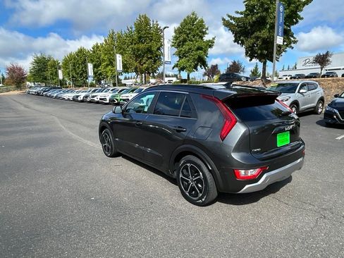 Used 2025 Kia Niro LX FWD image 4
