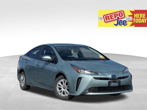 Used 2021 Toyota Prius L Eco image 1