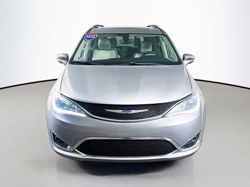 Used 2020 Chrysler Pacifica Limited FWD image 3