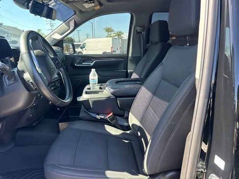 Used 2025 Chevrolet Silverado 1500 LT Trail Boss w/ LPO, Dark Essentials Package AWD/4WD image 9